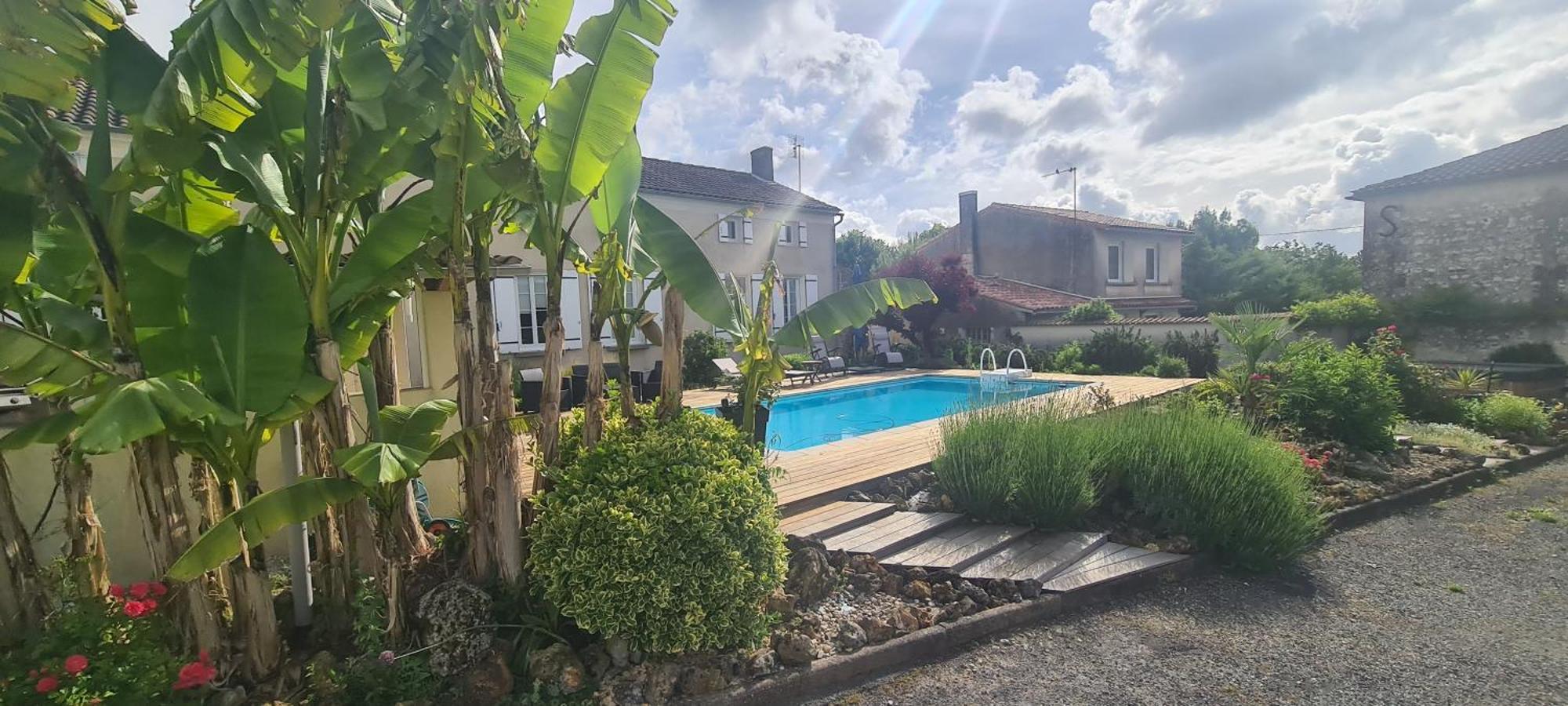 Gites De 2 A 11 Personnes Au Domaine D'Usson Echebrune المظهر الخارجي الصورة
