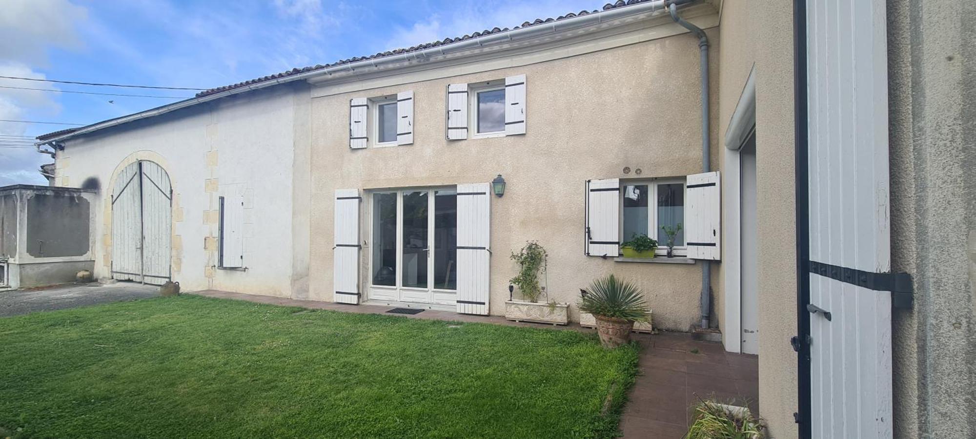 Gites De 2 A 11 Personnes Au Domaine D'Usson Echebrune المظهر الخارجي الصورة